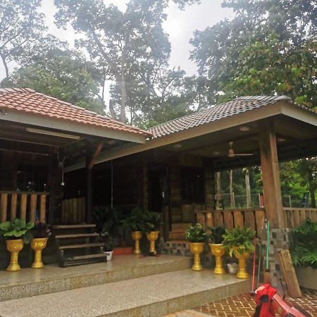 Homestay Dusun Ana Balun Слим Ривър Екстериор снимка