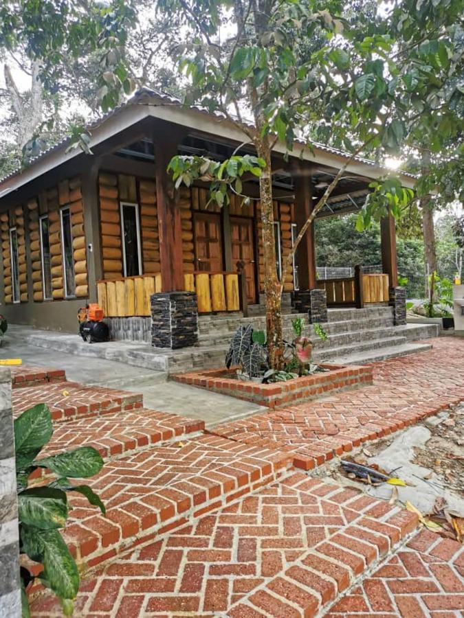 Homestay Dusun Ana Balun Слим Ривър Екстериор снимка
