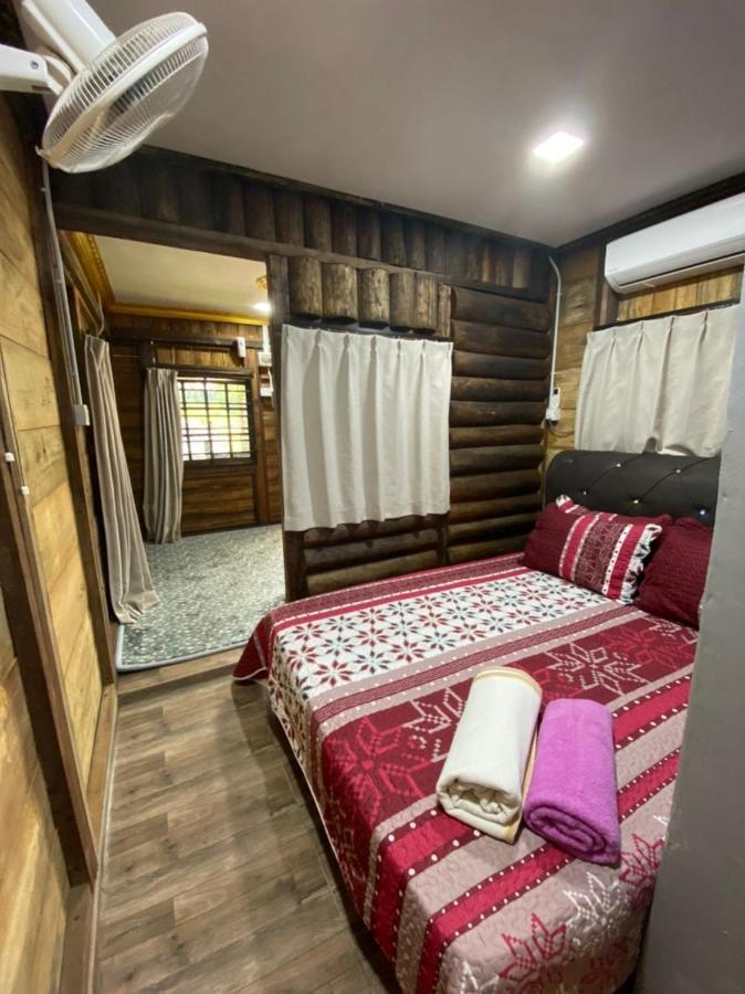 Homestay Dusun Ana Balun Слим Ривър Екстериор снимка