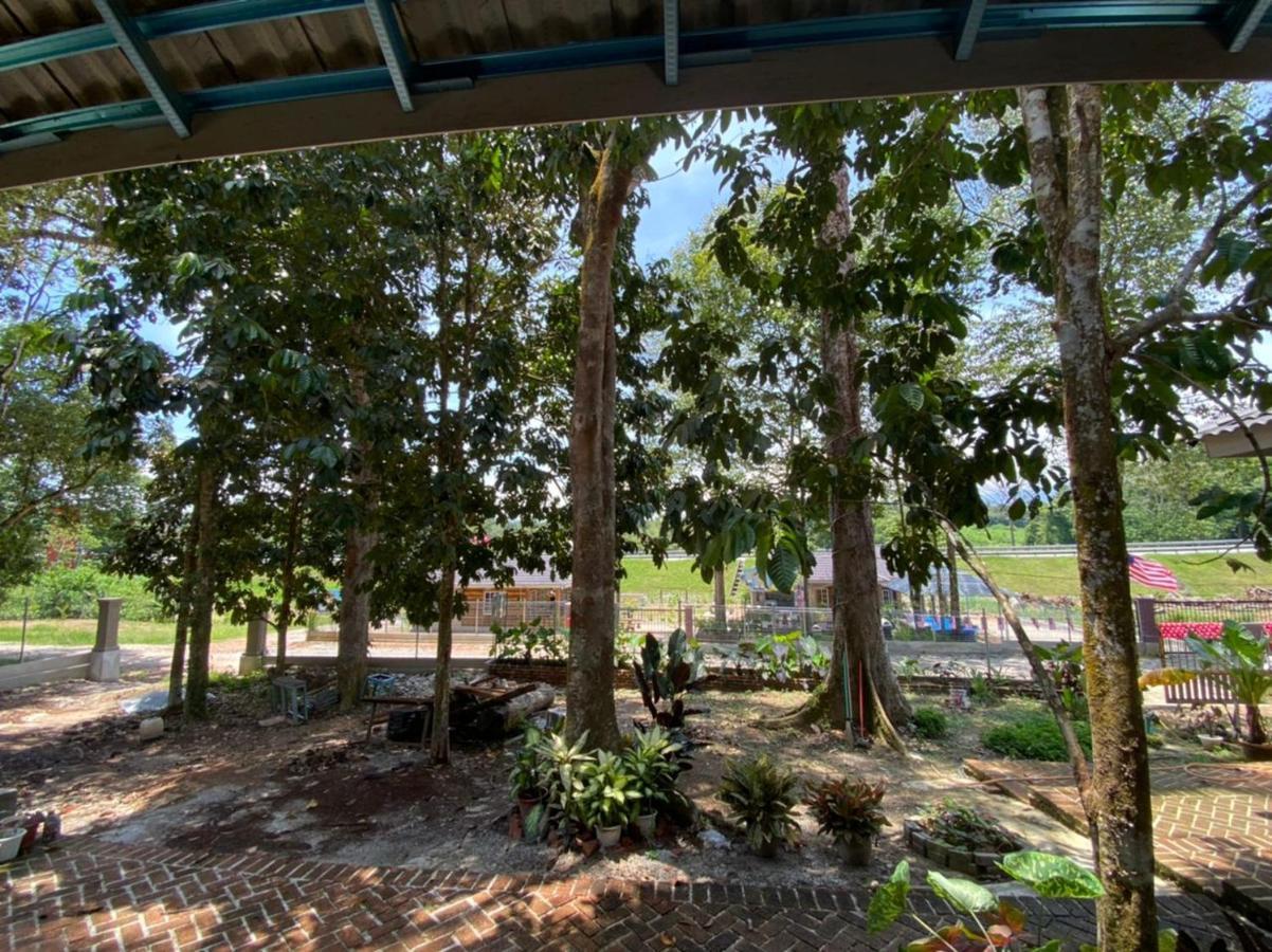 Homestay Dusun Ana Balun Слим Ривър Екстериор снимка